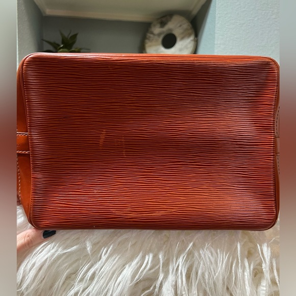SOLD 🍂Louis Vuitton 🍂 Authenticated Vintage 1991 Epi Noe GM Brown Drawstring Bag - Picture 12 of 15